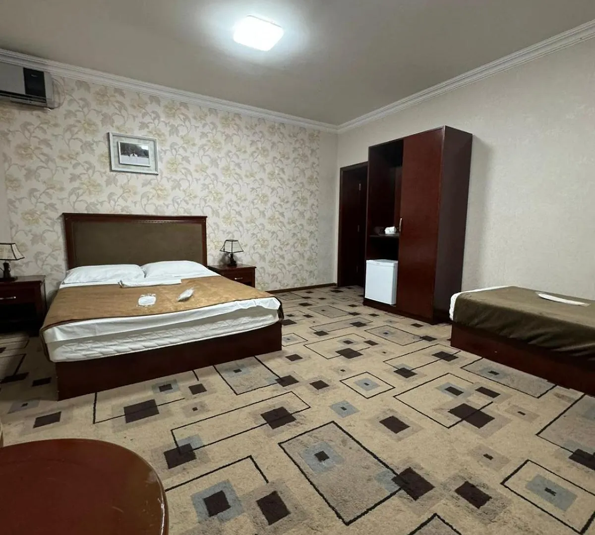 Jaba Palace Hotel Tiflis Konukevi